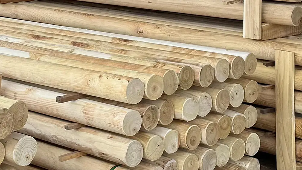Q Timber Robinienholz zylindrisch gefraeste Pfaehle