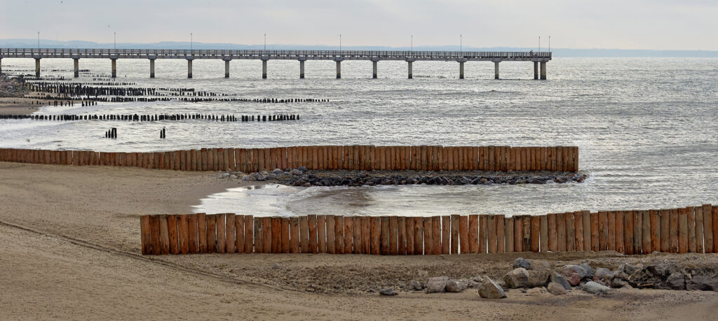 Q Timber Robinienholz Kuestenschutz Uferschutz Wasserbau
